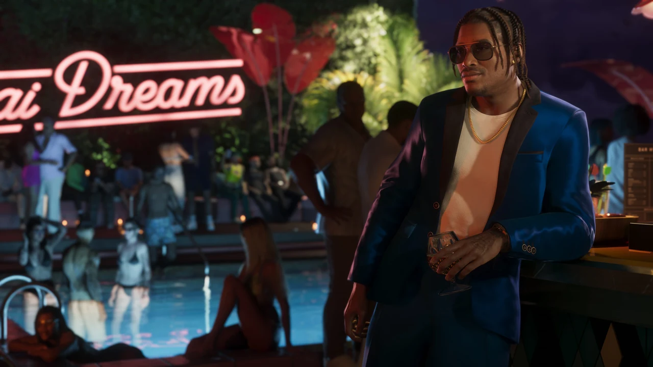 Captura oficial de GTA VI: Dre’Quan con traje en una fiesta nocturna junto a la piscina