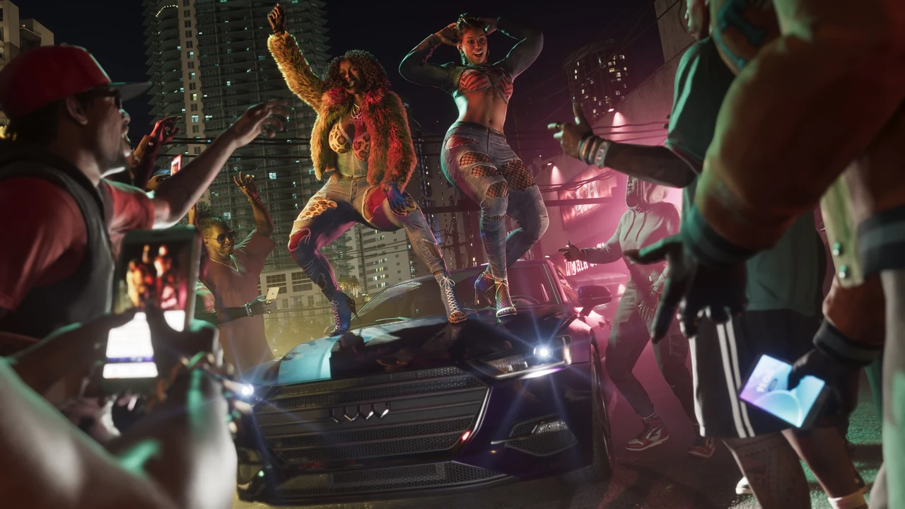 Captura oficial de GTA VI: Real Dimez baila sobre el capó de un coche ante personas con móviles